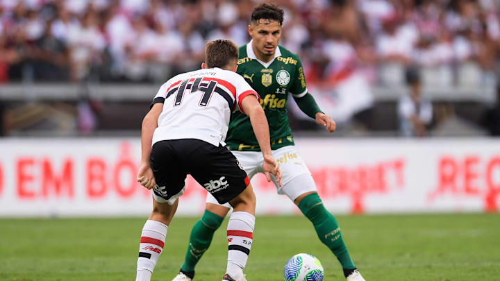 Raphael Veiga está pronto para comandar o Verdão mais uma vez.