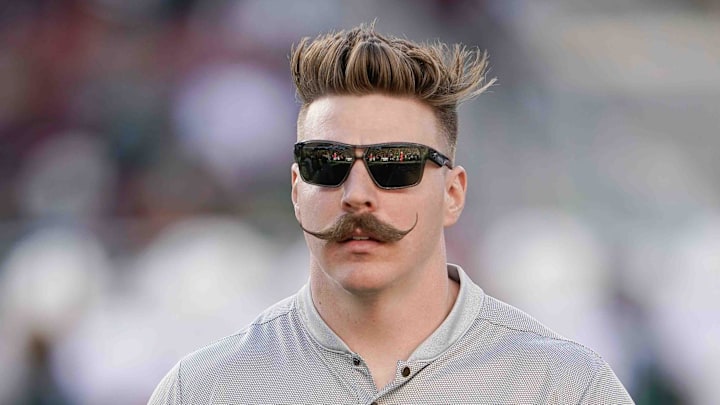 Dec 31, 2018; Santa Clara, CA, USA; Oregon Ducks strength and conditioning coordinator Aaron Feld in the game against the Michigan State Spartans during the third quarter at Levi's Stadium. Dec 31, 2018; Santa Clara, CA, USA; Oregon Ducks strength and conditioning coordinator Aaron Feld in the game against the Michigan State Spartans during the third quarter at Levi's Stadium.