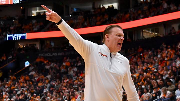 Dec 6, 2025; Nashville, Tennessee, USA; Illinois Fighting Illini head coach Brad Underwood yells to his bench against the Tennessee Volunteers during the first half at Bridgestone Arena. Mandatory Credit: Steve Roberts-Imagn Images Dec 6, 2025; Nashville, Tennessee, USA; Illinois Fighting Illini head coach Brad Underwood yells to his bench against the Tennessee Volunteers during the first half at Bridgestone Arena. Mandatory Credit: Steve Roberts-Imagn Images