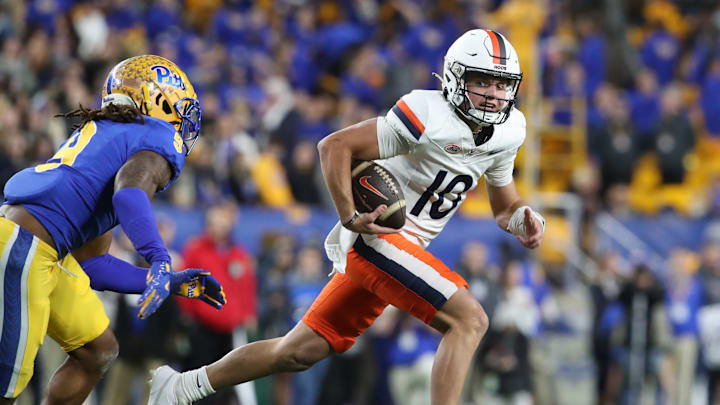 Nov 9, 2024; Pittsburgh, Pennsylvania, USA; Virginia Cavaliers quarterback Anthony Colandrea (10) runs with the ball as Pittsburgh Panthers linebacker Kyle Louis (9) chases during the first quarter at Acrisure Stadium. Mandatory Credit: Charles LeClaire-Imagn Images Nov 9, 2024; Pittsburgh, Pennsylvania, USA; Virginia Cavaliers quarterback Anthony Colandrea (10) runs with the ball as Pittsburgh Panthers linebacker Kyle Louis (9) chases during the first quarter at Acrisure Stadium. Mandatory Credit: Charles LeClaire-Imagn Images