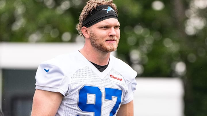 BREAKING NEWS: NFL Ends Partnership with Stonewall, Bans Rainbow Armbands and Imagery — Detroit Lions Coach Dan Campbell Reacts. The NFL has officially ended its agreement with Stonewall and will no longer permit team captains to wear rainbow armbands in support of LGBTQ+, along with other rainbow-themed items on the field such as shoelaces and sweatbands. The decision, reached after a Tuesday meeting with captains from all 32 teams, drew a public response from Lions head coach Dan Campbell, whose comments have already stirred major conversation among fans -T