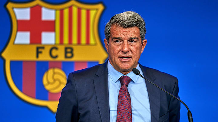 O presidente do Barcelona, Joan Laporta, decidiu abrir os cofres do Camp Nou. Clube já gastou mais de R$ 870 milhões nesta janela.