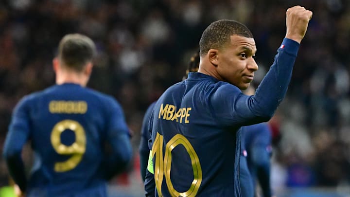 Kylian Mbappé et l'équipe de France sont sur le podium au classement FIFA Kylian Mbappé et l'équipe de France sont sur le podium au classement FIFA