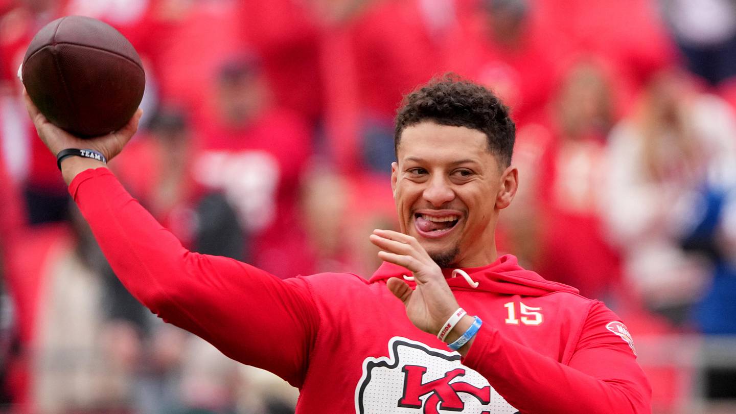 Patrick Mahomes Update: Chiefs QB Posts Video of Him Throwing for First  Time Since Injury