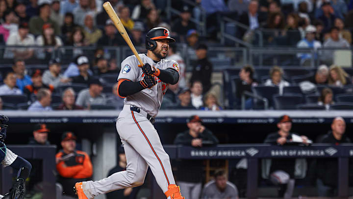 Anthony Santander hits a home run