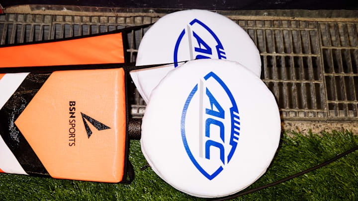 Three-star DL Jeffrey Manns II, who won a junior-college national title in 2024, will officially visit Syracuse football. Three-star DL Jeffrey Manns II, who won a junior-college national title in 2024, will officially visit Syracuse football.