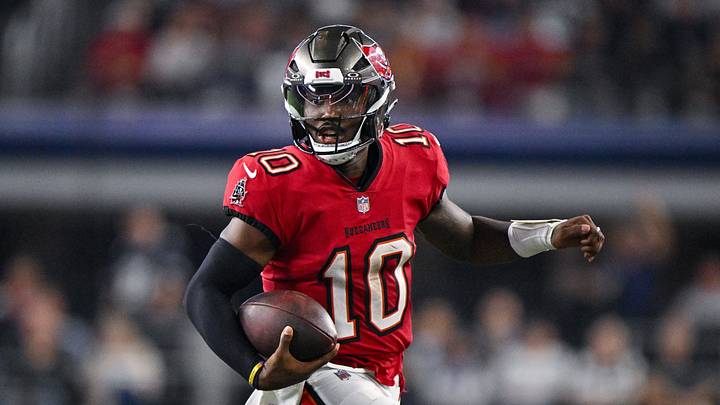 Oct 8, 2026; Arlington, Texas, USA; Tampa Bay Buccaneers quarterback Jalon Daniels (10) runs with the ball during the game between the Cowboys and the Buccaneers at AT&T Stadium. Mandatory Credit: Jerome Miron-Imagn Images Oct 8, 2026; Arlington, Texas, USA; Tampa Bay Buccaneers quarterback Jalon Daniels (10) runs with the ball during the game between the Cowboys and the Buccaneers at AT&T Stadium. Mandatory Credit: Jerome Miron-Imagn Images