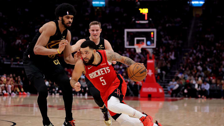Jan 22, 2025; Houston, Texas, USA; Houston Rockets guard Fred VanVleet (5) handles the ball against Cleveland Cavaliers center Jarrett Allen (31) during the fourth quarter at Toyota Center. Mandatory Credit: Erik Williams-Imagn Images Jan 22, 2025; Houston, Texas, USA; Houston Rockets guard Fred VanVleet (5) handles the ball against Cleveland Cavaliers center Jarrett Allen (31) during the fourth quarter at Toyota Center. Mandatory Credit: Erik Williams-Imagn Images
