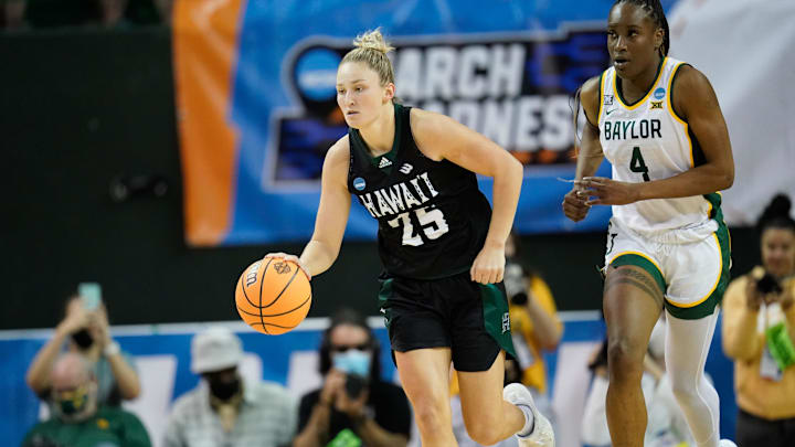 Mar 18, 2022; Waco, Texas, USA;  Hawai   i Rainbow Wahine forward Amy Atwell (25) controls the ball against the Baylor Lady Bears during the first half at Ferrell Center. Mandatory Credit: Chris Jones-Imagn Images