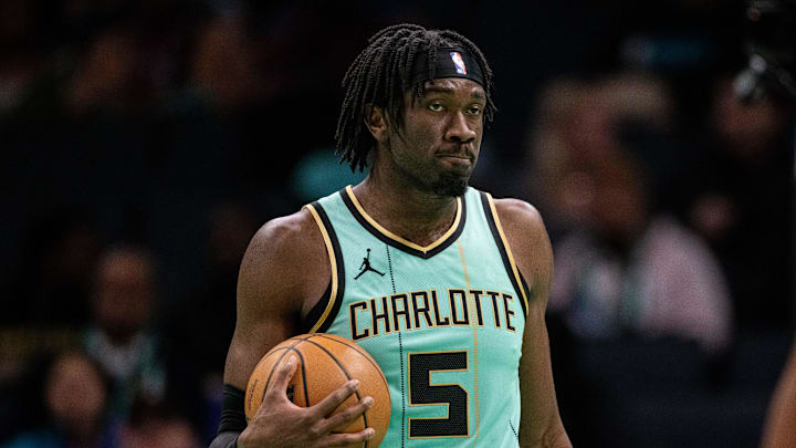 Center Mark Williams is heading to the Lakers.