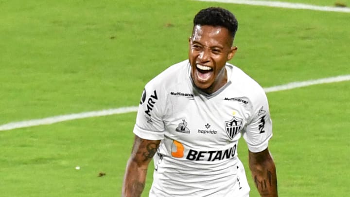 Mais um alvinegro na carreira: Tchê Tchê rescindiu com o Atlético-MG e negocia com o Botafogo