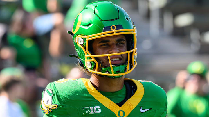 Aug 31, 2024; Eugene, Oregon, USA; Oregon Ducks quarterback Dante Moore (5) during pregame warmups before the game against the Idaho Vandals at Autzen Stadium. Mandatory Credit: Craig Strobeck-Imagn Images Aug 31, 2024; Eugene, Oregon, USA; Oregon Ducks quarterback Dante Moore (5) during pregame warmups before the game against the Idaho Vandals at Autzen Stadium. Mandatory Credit: Craig Strobeck-Imagn Images