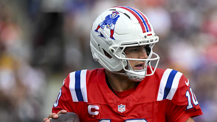 Sep 21, 2025; Foxborough, Massachusetts, USA; New England Patriots quarterback Drake Maye (10) during the third quarter at Gillette Stadium. Mandatory Credit: Brian Fluharty-Imagn Images Sep 21, 2025; Foxborough, Massachusetts, USA; New England Patriots quarterback Drake Maye (10) during the third quarter at Gillette Stadium. Mandatory Credit: Brian Fluharty-Imagn Images