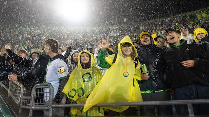 Oregon hosts 6-3, unranked Minnesota on Friday night. Some showers are expected, light winds with an overnight low in the 40s, nothing like the atmospheric river that drenched the Grateful Dead game against Wisconsin.