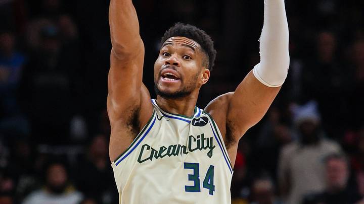 Milwaukee Bucks forward Giannis Antetokounmpo (34) points to teammates during the game . (Mandatory Credit: Jordan Godfree-Imagn Images)