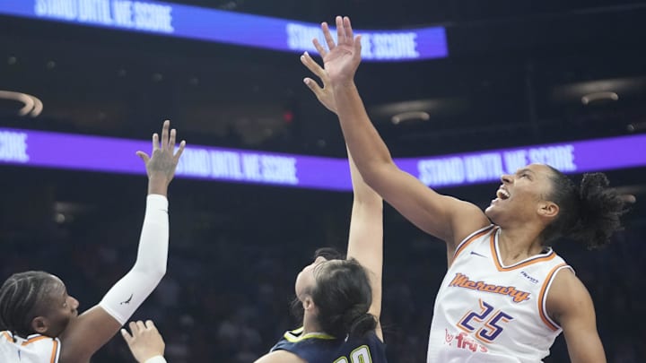Phoenix Mercury forward Alyssa Thomas (25) grabs a rebound from Dallas Wings center Li Yueru (28) during the first quarter at PHX Arena on July 7, 2025. Phoenix Mercury forward Alyssa Thomas (25) grabs a rebound from Dallas Wings center Li Yueru (28) during the first quarter at PHX Arena on July 7, 2025.