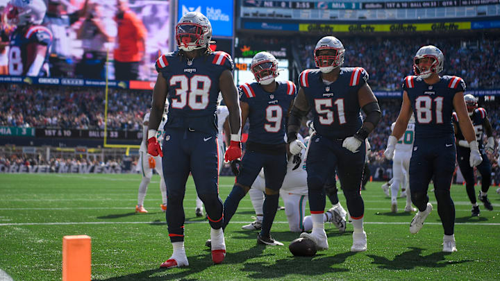 Miami Dolphins v New England Patriots