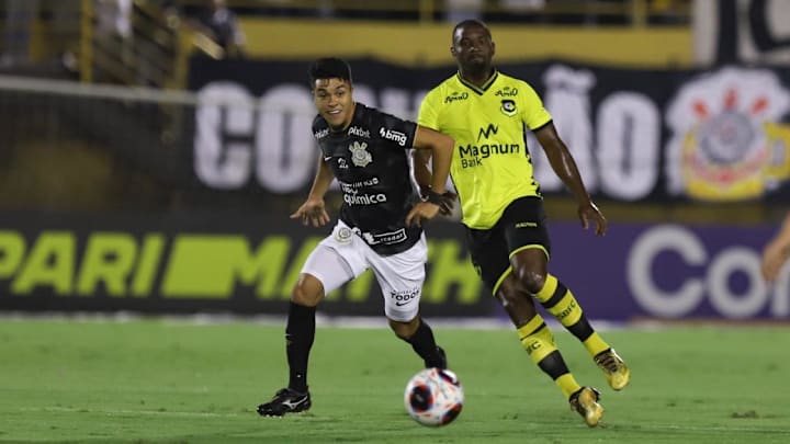 O Corinthians tropeçou novamente longe da Arena no Paulistão. 