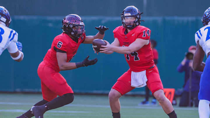 Coppell QB Eddie Griffin hands off to Omarion Mbakwe in a 2023 Texas high school football game.