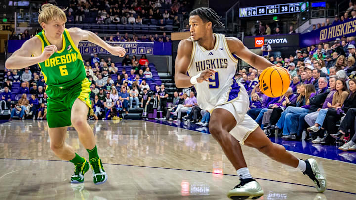 Wesley Yates III drives to the basket against Oregon.