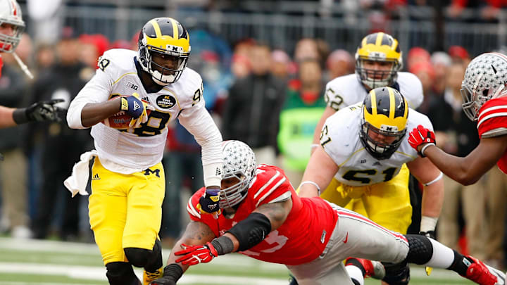 Nov 29, 2014; Columbus, OH, USA; Michigan quarterback Devin Gardner (left) goes by Ohio State Buckeyes linebacker Darron Lee (43) at Ohio Stadium. Ohio State won the game 42-28. Mandatory Credit: Joe Maiorana-Imagn Images Nov 29, 2014; Columbus, OH, USA; Michigan quarterback Devin Gardner (left) goes by Ohio State Buckeyes linebacker Darron Lee (43) at Ohio Stadium. Ohio State won the game 42-28. Mandatory Credit: Joe Maiorana-Imagn Images