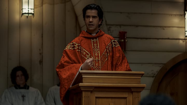 MIDNIGHT MASS (L to R) LOUIS MOFFAT as OOKER and HAMISH LINKLATER as FATHER PAUL