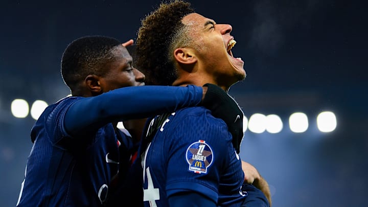 Paris Saint-Germain FC v Olympique Lyonnais - Ligue 1 McDonald's Paris Saint-Germain FC v Olympique Lyonnais - Ligue 1 McDonald's