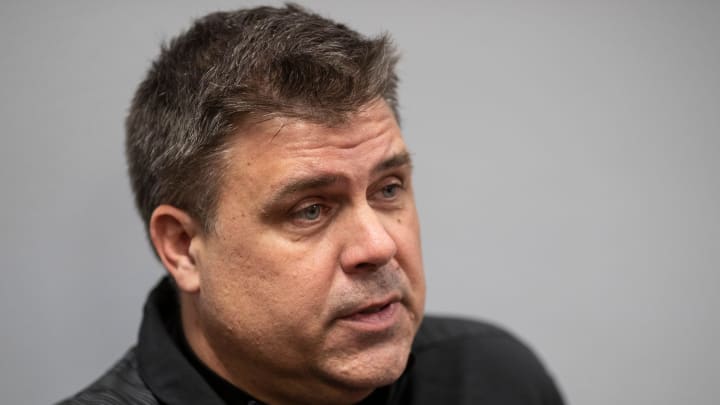 UofL football tightends and special teams coach Stu Holt. Dec. 19, 2018
Holt Stu Uofl Football T9i5823 UofL football tightends and special teams coach Stu Holt. Dec. 19, 2018
Holt Stu Uofl Football T9i5823