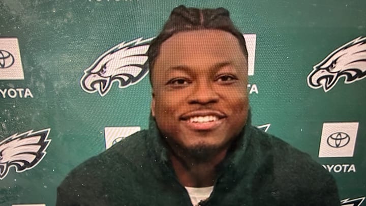 Azeez Ojulari meets with reporters after signing a one-year free agent deal with the Eagles. Azeez Ojulari meets with reporters after signing a one-year free agent deal with the Eagles.