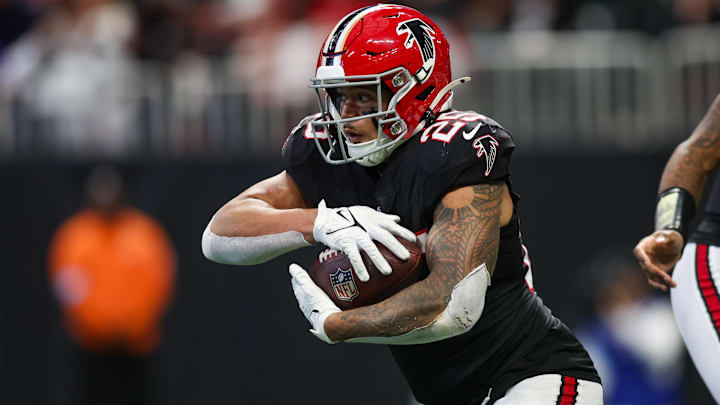 Dec 22, 2024; Atlanta, Georgia, USA; Atlanta Falcons running back Tyler Allgeier (25) runs the ball against the New York Giants in the third quarter at Mercedes-Benz Stadium. Mandatory Credit: Brett Davis-Imagn Images Dec 22, 2024; Atlanta, Georgia, USA; Atlanta Falcons running back Tyler Allgeier (25) runs the ball against the New York Giants in the third quarter at Mercedes-Benz Stadium. Mandatory Credit: Brett Davis-Imagn Images
