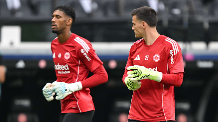 Kaua Santos und Michael Zetterer kämpfen um den Platz im Eintracht-Tor