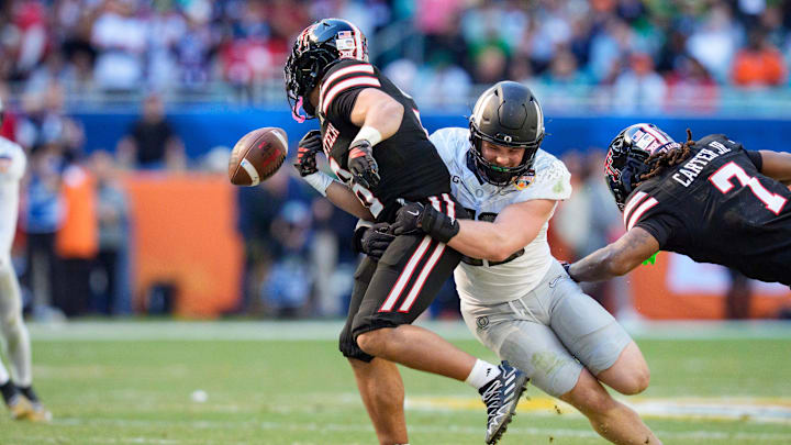 Four years ago a walk-on from South Eugene turned out for the Oregon football team after a season playing baseball. Turned out to be a pretty good player. Four years ago a walk-on from South Eugene turned out for the Oregon football team after a season playing baseball. Turned out to be a pretty good player.