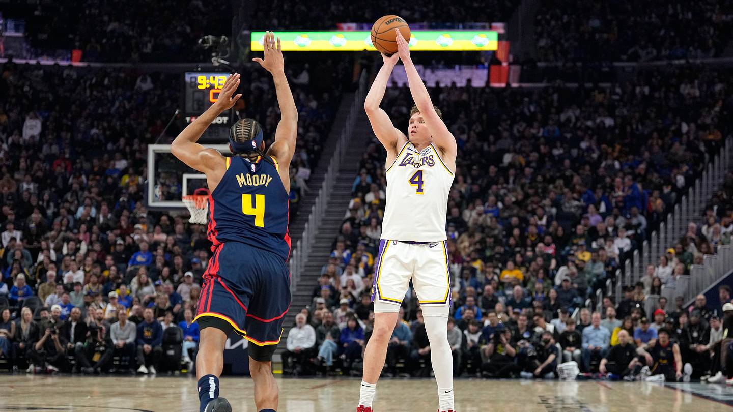 Knecht Faces Tough Competition in Lakers' Lineup