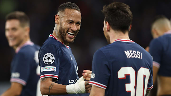 Neymar segue no PSG, mas Messi está de saída do Parque dos Príncipes.