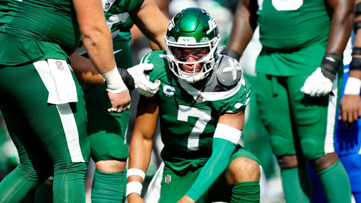 New York Jets quarterback Justin Fields (7) got sacked in back-to-back plays in the fourth quarter before exiting the game, Sunday, September 14, 2025, in East Rutherford.