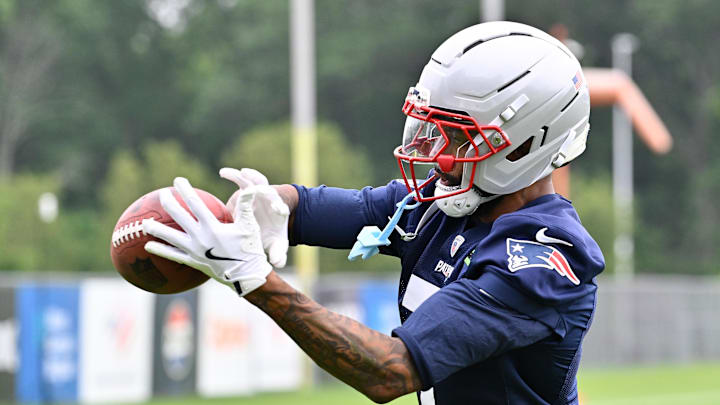 Jun 9, 2025; Foxborough, MA, USA; New England Patriots cornerback Carlton Davis III (7) makes a catch during minicamp at Gillette Stadium. Mandatory Credit: Eric Canha-Imagn Images