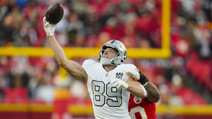 Nov 29, 2024; Kansas City, Missouri, USA; Las Vegas Raiders tight end Brock Bowers (89) is unable to make a catch against Kansas City Chiefs safety Justin Reid (20) during the second half at GEHA Field at Arrowhead Stadium. Mandatory Credit: Jay Biggerstaff-Imagn Images Nov 29, 2024; Kansas City, Missouri, USA; Las Vegas Raiders tight end Brock Bowers (89) is unable to make a catch against Kansas City Chiefs safety Justin Reid (20) during the second half at GEHA Field at Arrowhead Stadium. Mandatory Credit: Jay Biggerstaff-Imagn Images
