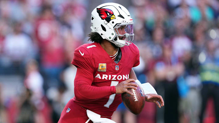 Nov 10, 2024; Glendale, Arizona, USA; Arizona Cardinals quarterback Kyler Murray (1) rolls out against the New York Jets during the first half at State Farm Stadium. Mandatory Credit: Joe Camporeale-Imagn Images