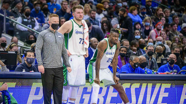 Jan 9, 2022; Dallas, Texas, USA; Dallas Mavericks acting head coach Sean Sweeney and guard Luka Doncic (77) and forward Reggie Bullock (25) watch the game between the Dallas Mavericks and the Chicago Bulls during the second quarter at the American Airlines Center. Mandatory Credit: Jerome Miron-Imagn Images Jan 9, 2022; Dallas, Texas, USA; Dallas Mavericks acting head coach Sean Sweeney and guard Luka Doncic (77) and forward Reggie Bullock (25) watch the game between the Dallas Mavericks and the Chicago Bulls during the second quarter at the American Airlines Center. Mandatory Credit: Jerome Miron-Imagn Images