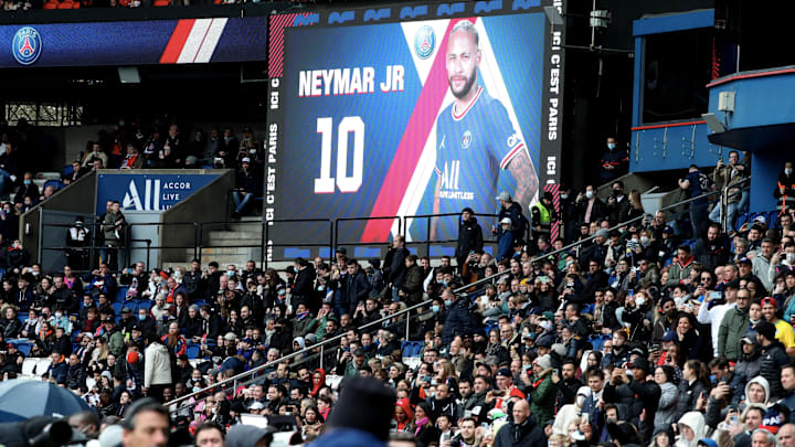 Les Ultras du PSG ont copieusement sifflé Neymar, Messi et les dirigeants