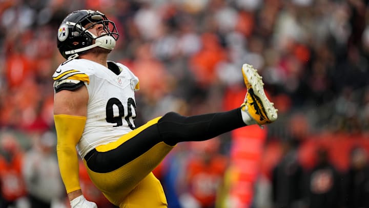 Pittsburgh Steelers linebacker T.J. Watt (90) celebrates a sack of Cincinnati Bengals quarterback Jake Browning (6) in the fourth quarter of a Week 12 NFL football game between the Pittsburgh Steelers and the Cincinnati Bengals, Sunday, Nov. 26, 2023, at Paycor Stadium.