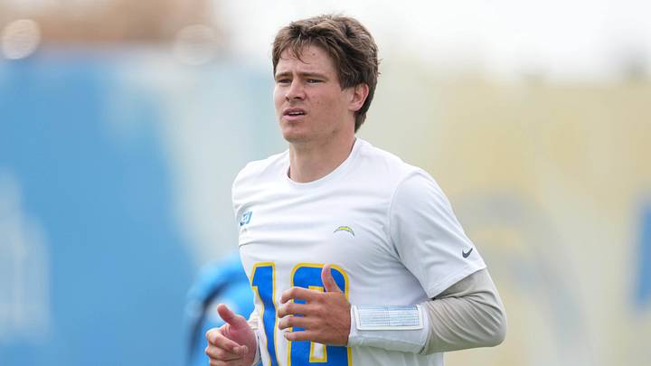 May 12, 2025; El Segundo, CA, USA; Los Angeles Chargers quarterback Justin Herbert (10) reacts during offseason workouts at The Bolt. Mandatory Credit: Kirby Lee-Imagn Images May 12, 2025; El Segundo, CA, USA; Los Angeles Chargers quarterback Justin Herbert (10) reacts during offseason workouts at The Bolt. Mandatory Credit: Kirby Lee-Imagn Images