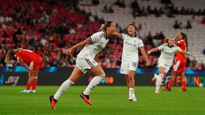Der FC Bayern München spielt gegen Real Madrid Der FC Bayern München spielt gegen Real Madrid