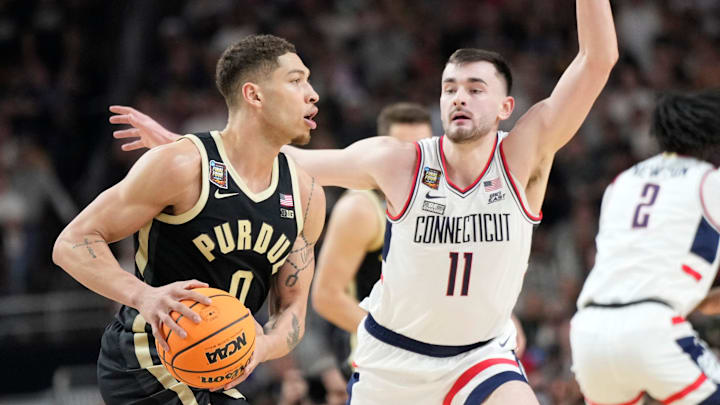 Duke basketball forward Mason Gillis (0) is guarded by Connecticut Huskies forward Alex Karaban