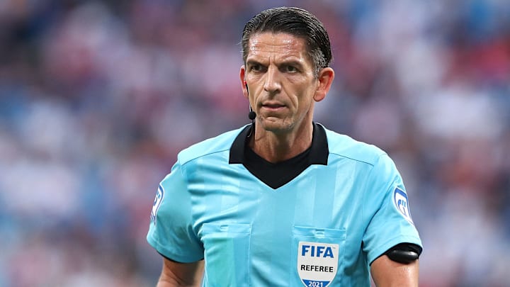 Deniz Aytekin, arbitre de la remontada Barça - PSG.
