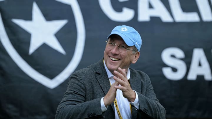 Textor conduz processo de escolha do treinador