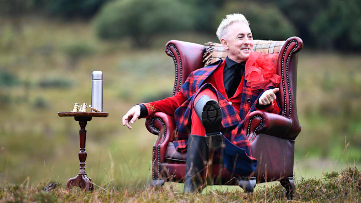 THE TRAITORS -- "Betrayers, Fakes and Fraudsters" Episode 201 -- Pictured: Alan Cumming -- (Photo by: Euan Cherry/PEACOCK)