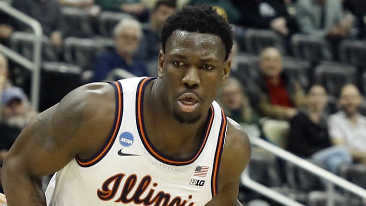 Mar 18, 2022; Pittsburgh, PA, USA;  Illinois Fighting Illini center Kofi Cockburn (21) dribbles the ball against the Chattanooga Mocs during the first round of the 2022 NCAA Tournament at PPG Paints Arena. Mandatory Credit: Charles LeClaire-Imagn Images