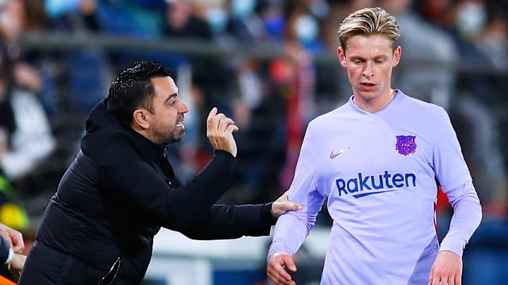 Xavi mit einem seiner derzeitigen "Sorgenkinder", Frenkie de Jong!