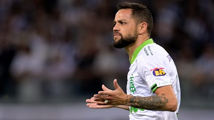 Felipe Azevedo foi bem pelo alto e garantiu uma vitória mais tranquila para o Coelho